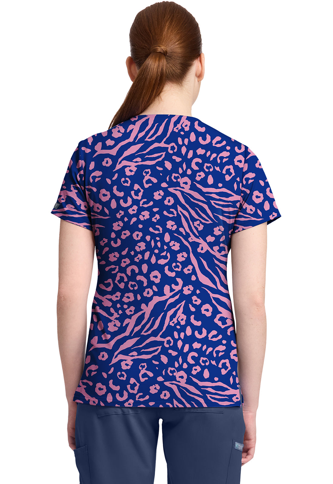 Blusa médica de cuello en V con estampado Med Couture en dos tonos MC632 TTSN