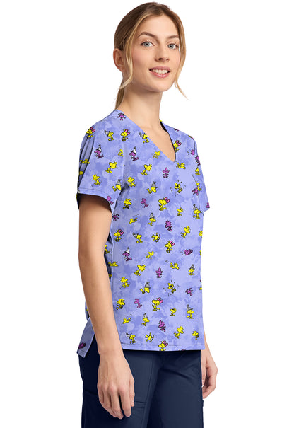 Blusa médica con cuello en V de Woodstock Tooniforms con licencia de Peanuts TF797 PNMM