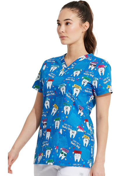 Dental Dickies Print V Neck Scrub Top DK704 TDEY - Scrubs Select